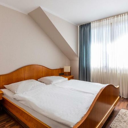 Hotel Garni Zum Dorfbrunnen Bornheim  Eksteriør billede